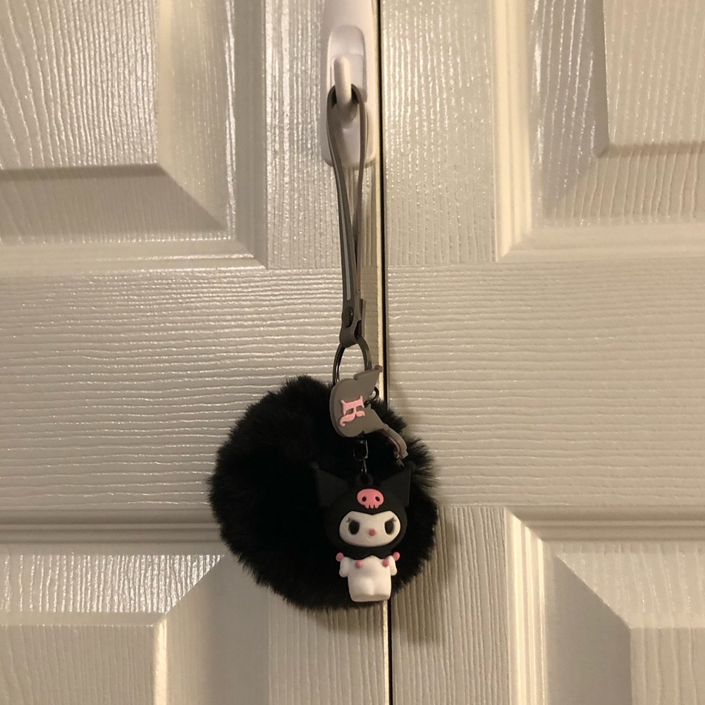 Black Pom Pom Kumoni Keychain - Picture 1 of 4